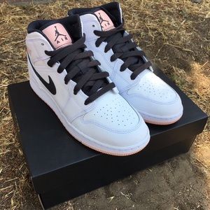 Jordan 1 Mid White Arctic Orange